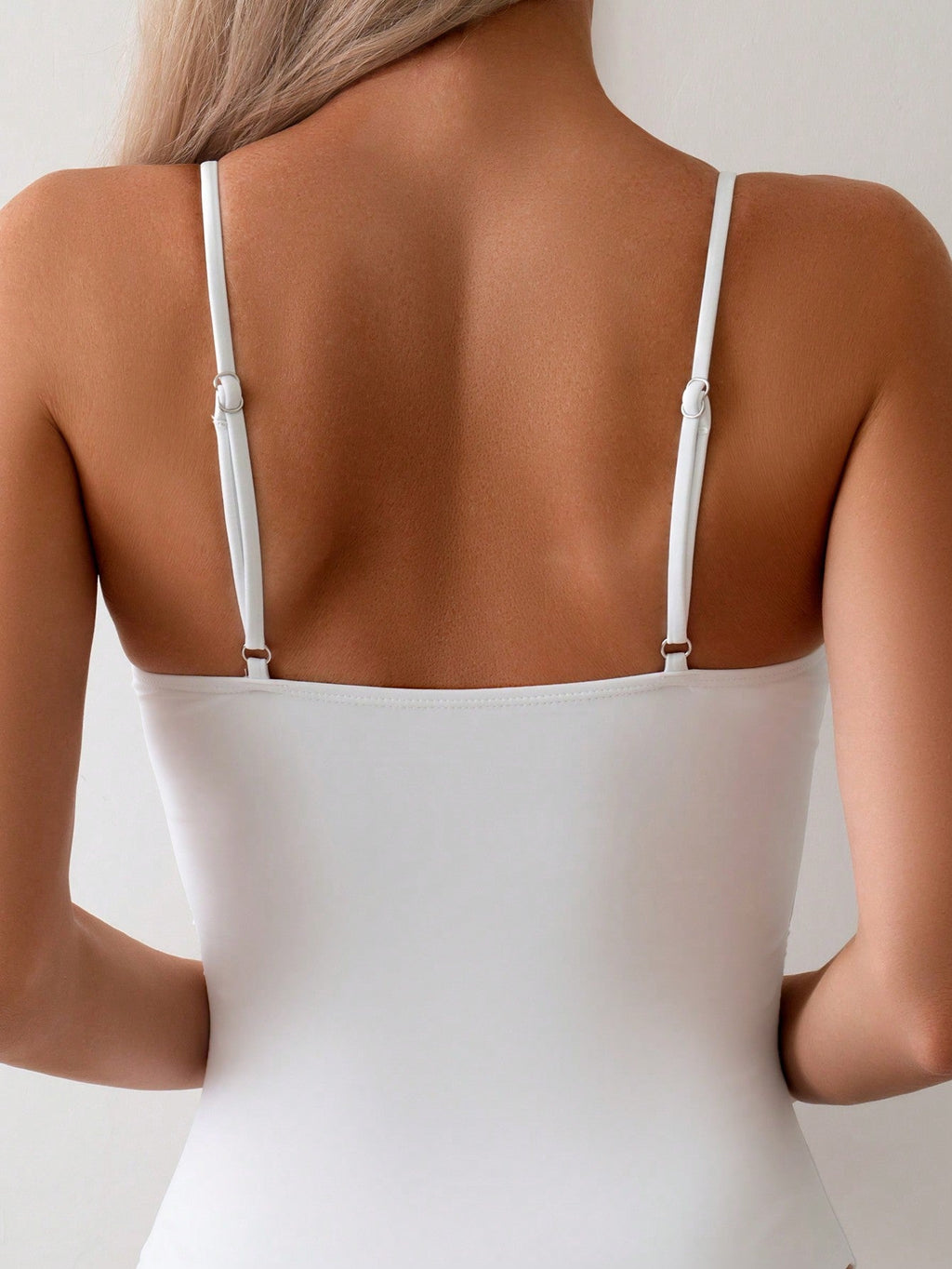 Maiô Feminino com Bojo e Alças Finas Decote U