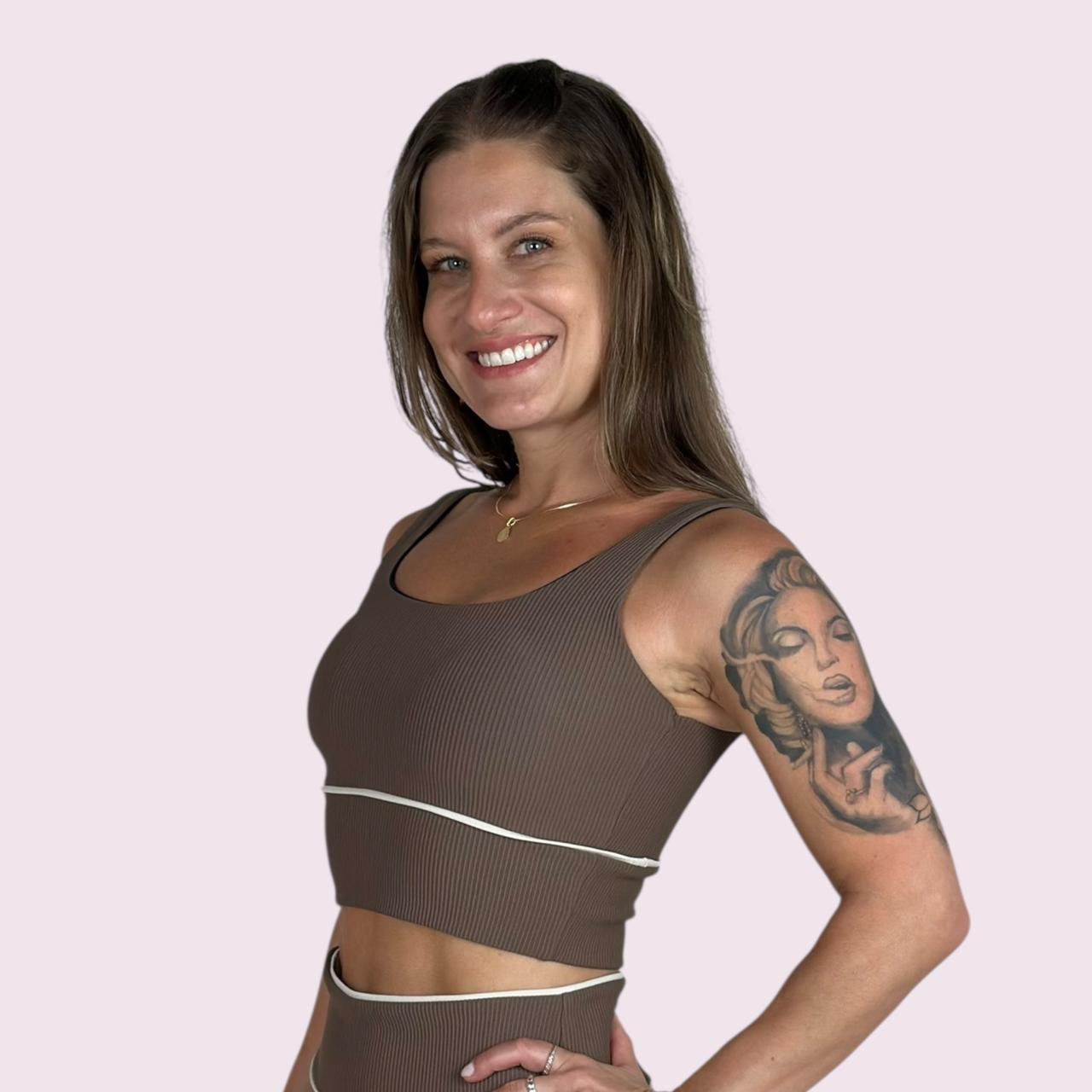 Top Bety Cotelê Mocha Mousse com Off White