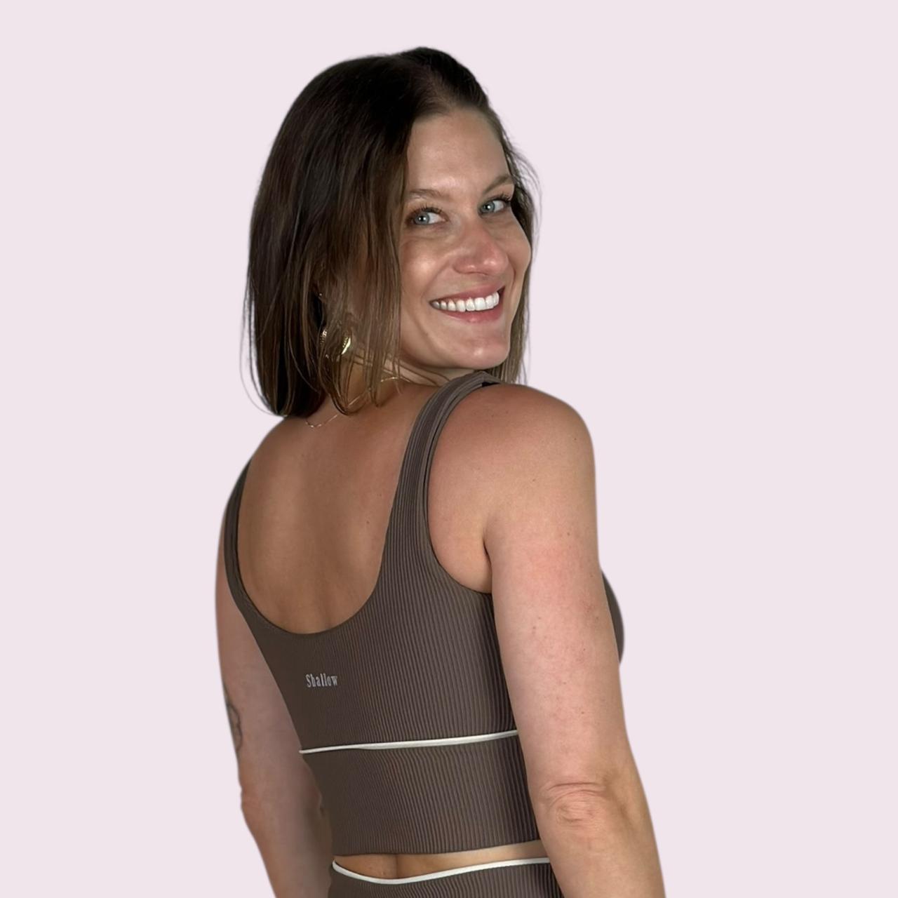 Top Bety Cotelê Mocha Mousse com Off White